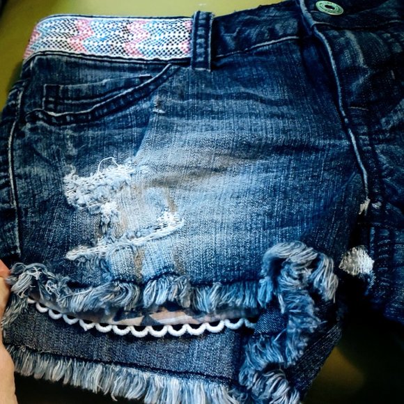 SHORTS - Picture 3 of 3